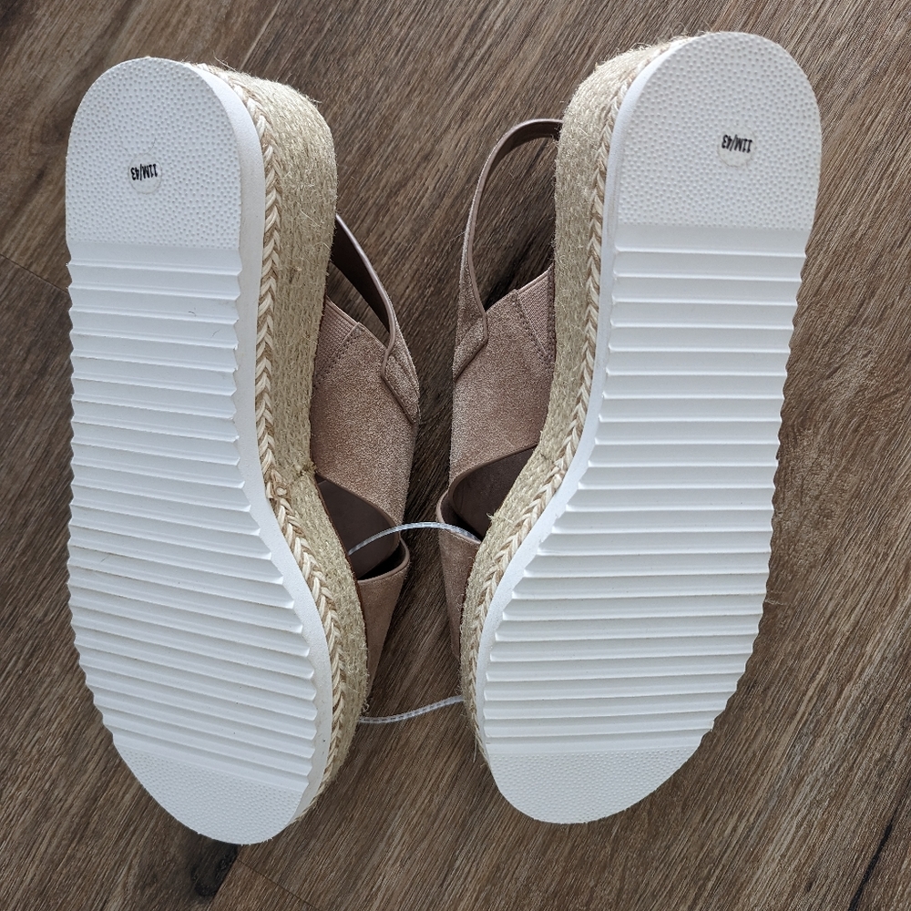 Shoes - Picture 3 of 3
